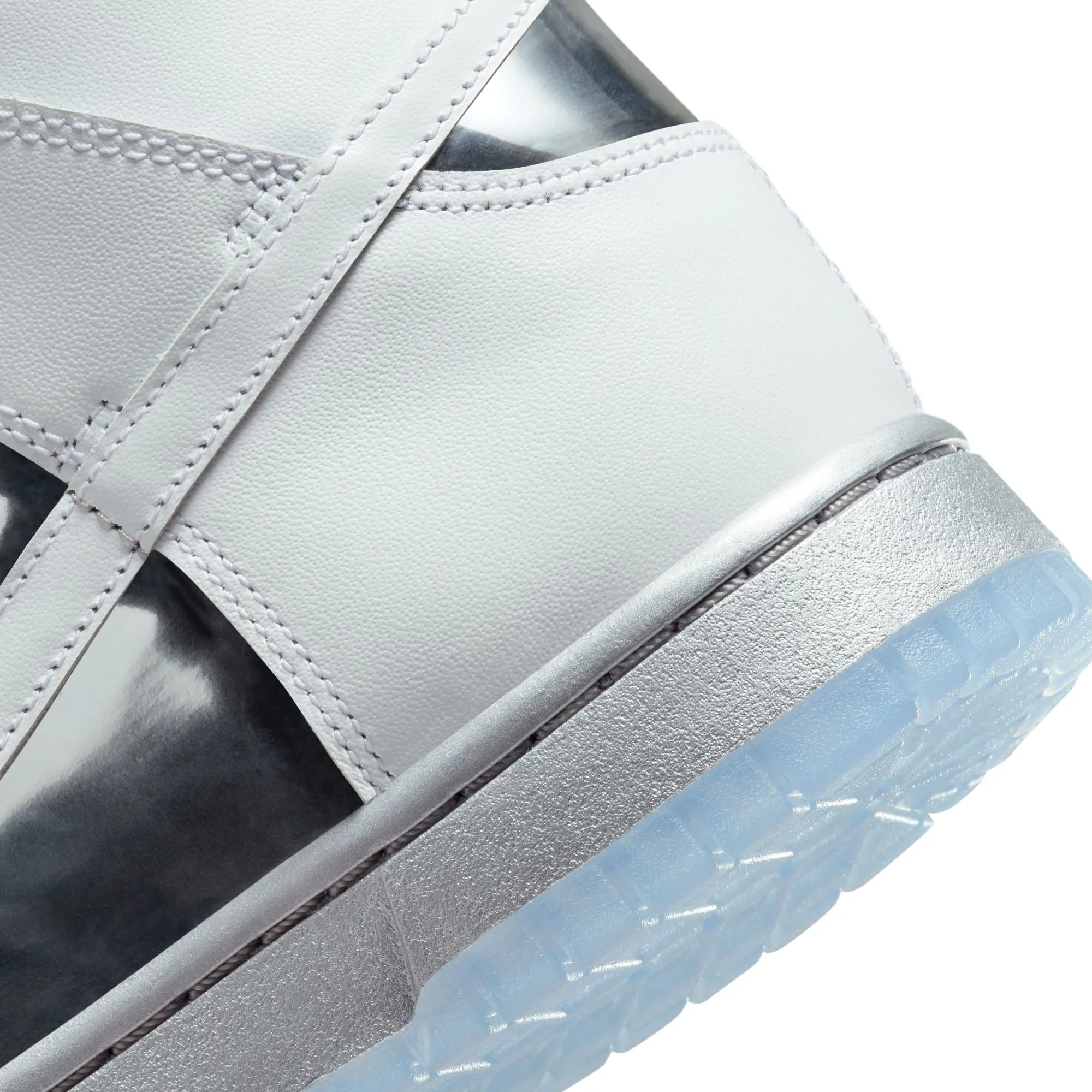 WMNS Nike Dunk High SE "Chrome"