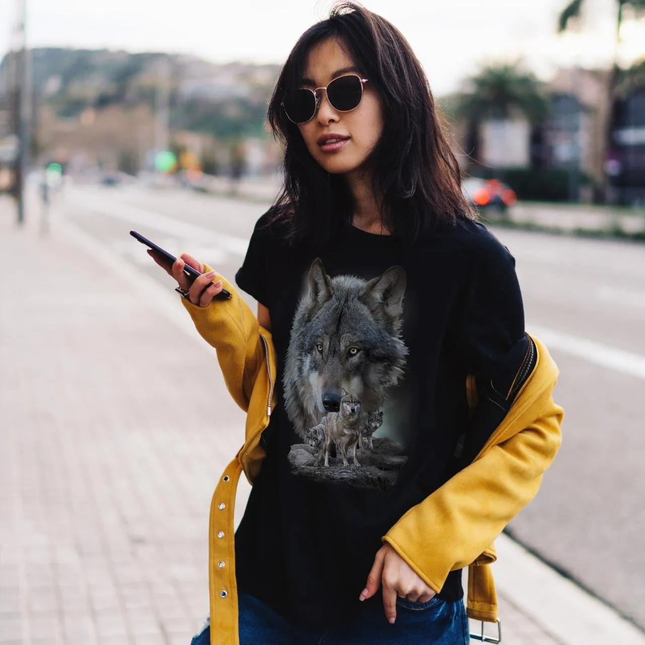 Wolf Scene T-Shirt Women